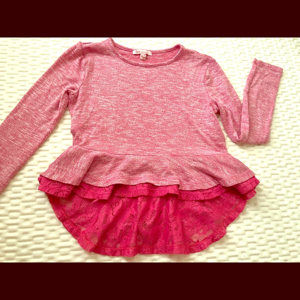 🏵 NWOT Girls top/sweater with lace - 7/8